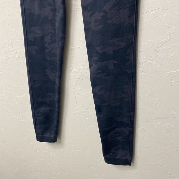 Spanx grey camo leggings size small - Picture 8 of 9